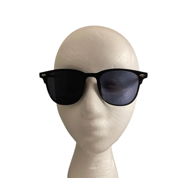 Accessories - Classic Black Sunglasses and Case NWOT